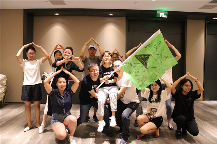 美股异动 | 苹果(AAPL.US)涨近3% 将再投资1000亿美元用于美国制造业