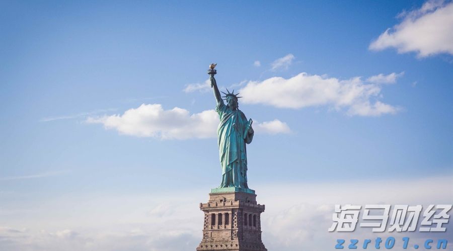 广州千人齐聚观看阅兵直播 老兵：我国军事发展日新月异