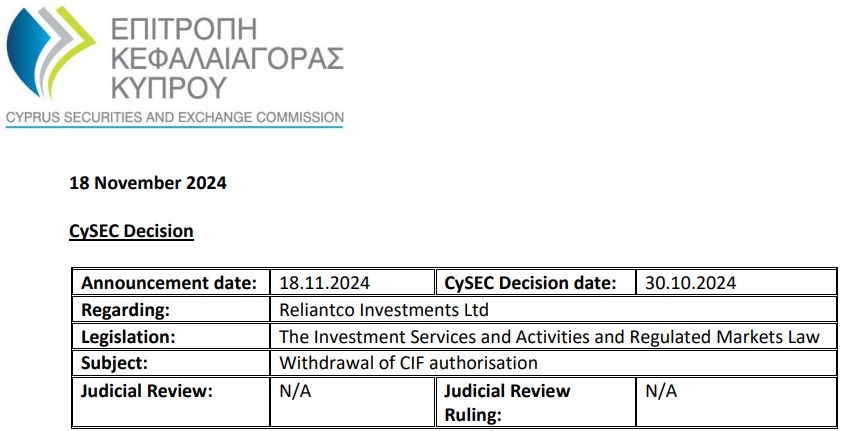 小学生看哥哥们踢十五运会足球赛,一声声加油稚嫩却嘹亮